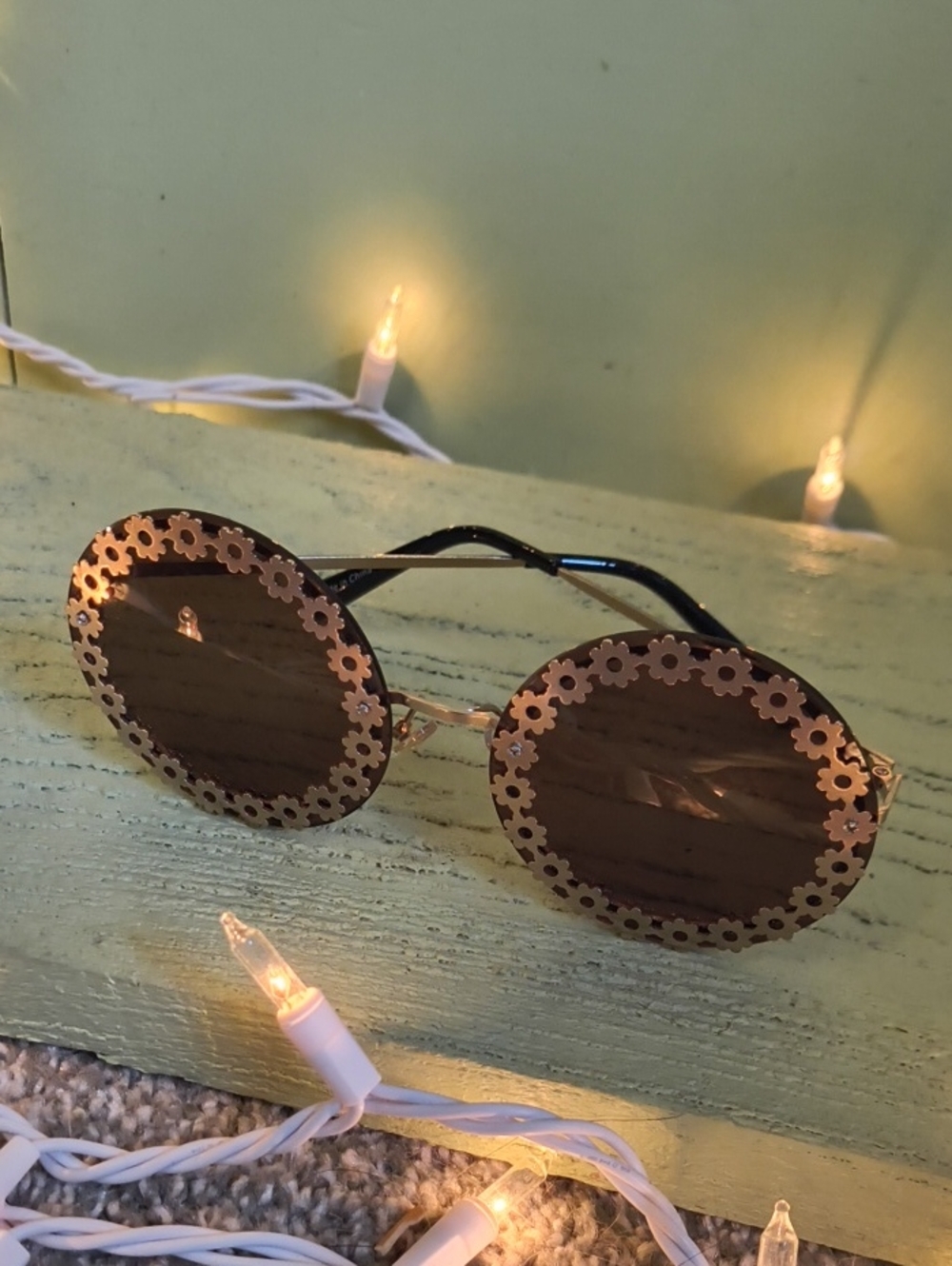 Women's Circle Daisy Metal Rose Bronze Sunglasses